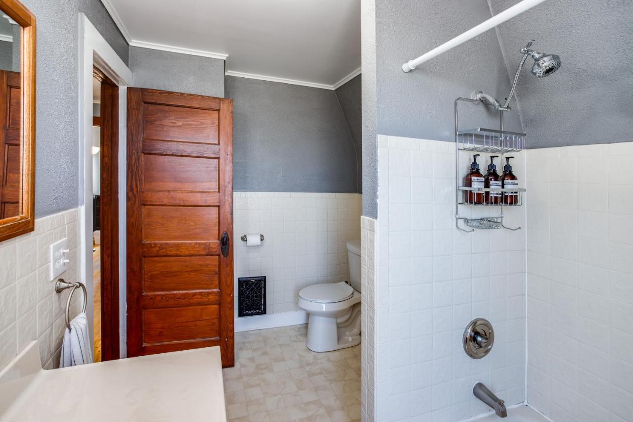 Spacious Home With In-Unit Laundry, Parking, 1Gb Wifi, & Patio Deck Rochester Exterior foto
